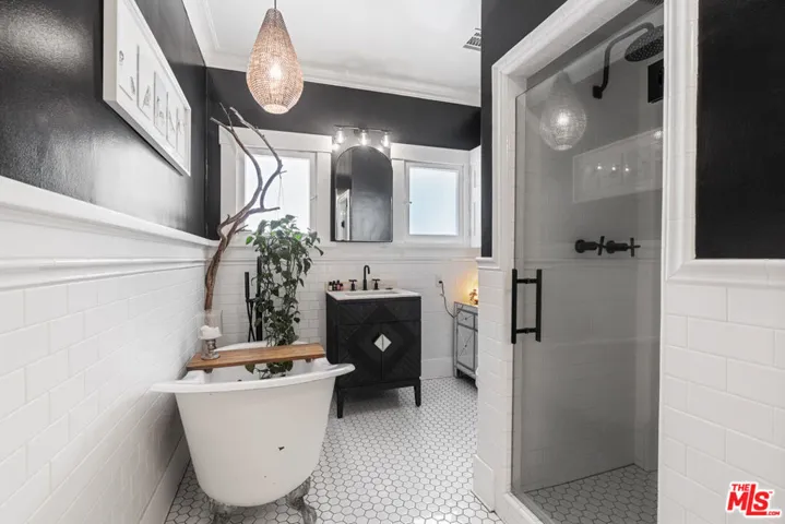 2802 2nd Street, Santa Monica, California 90405