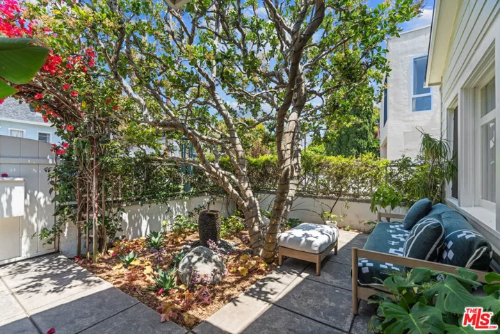 2802 2nd Street, Santa Monica, California 90405