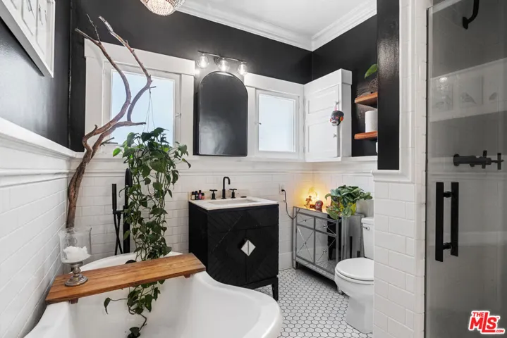 2802 2nd Street, Santa Monica, California 90405