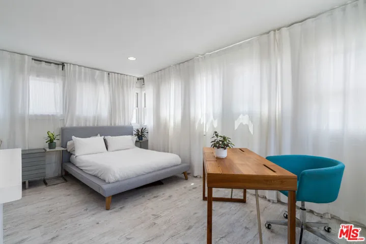 2802 2nd Street, Santa Monica, California 90405
