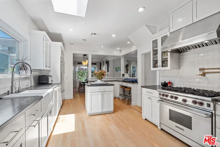 2802 2nd Street, Santa Monica, California 90405