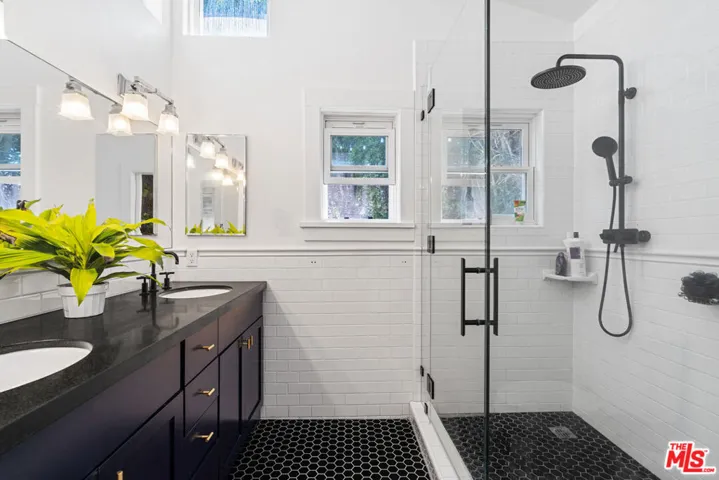 2802 2nd Street, Santa Monica, California 90405
