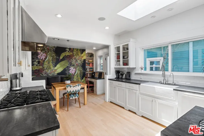 2802 2nd Street, Santa Monica, California 90405