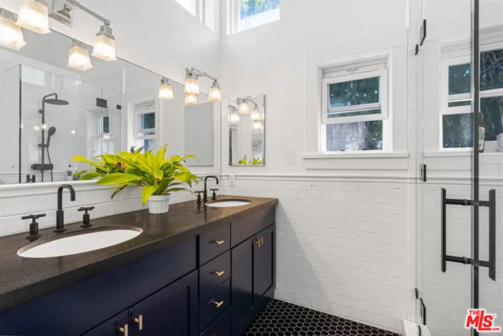 2802 2nd Street, Santa Monica, California 90405