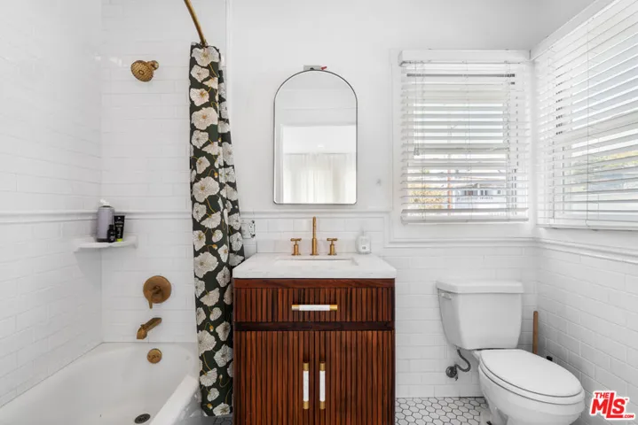 2802 2nd Street, Santa Monica, California 90405