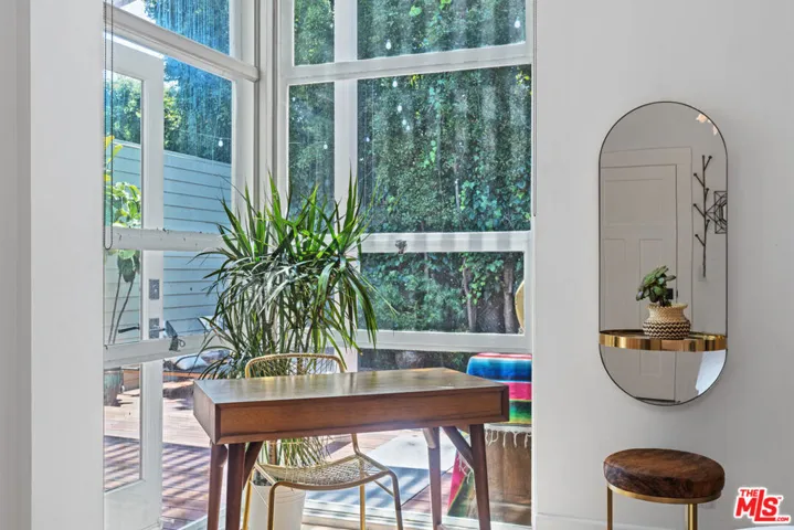 2802 2nd Street, Santa Monica, California 90405