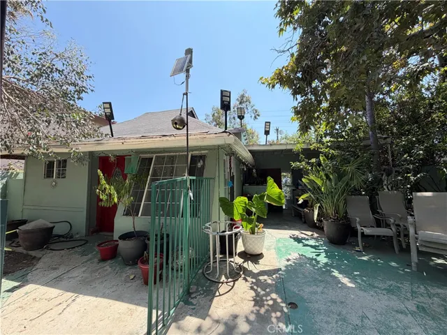 5925 Whitnall Highway, North Hollywood, California 91601