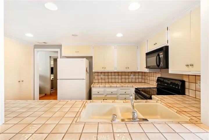 6541 Segovia, Huntington Beach, California 92647
