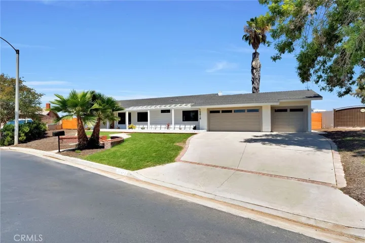 19414 Dry Gulch, Corona, California 92881