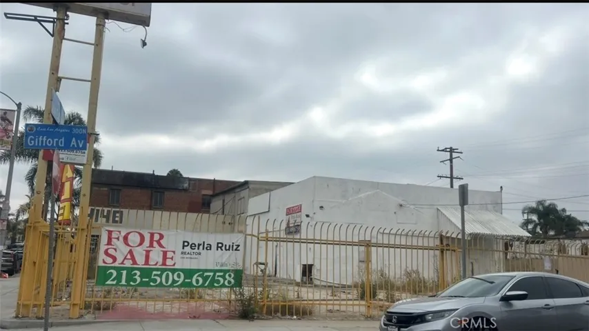 CORNER GIFFORD ST & E. CESAR E CHAVEZ BLVD