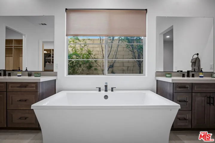 11728 Canoga Avenue, Chatsworth, California 91311