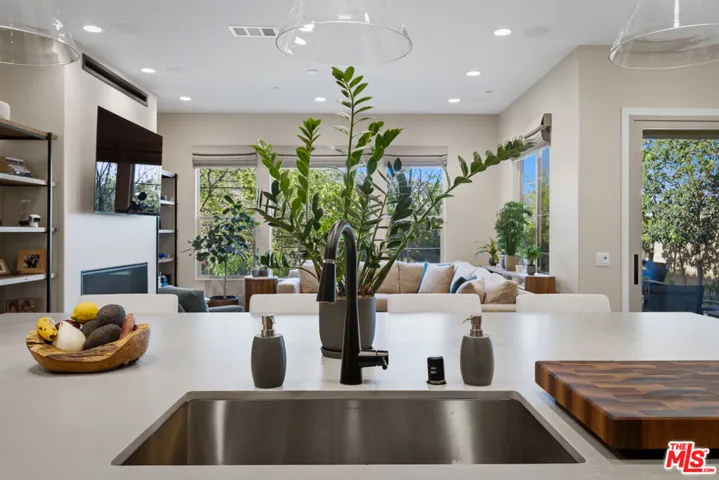 11728 Canoga Avenue, Chatsworth, California 91311
