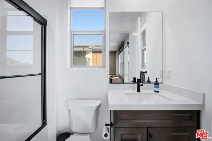 11728 Canoga Avenue, Chatsworth, California 91311