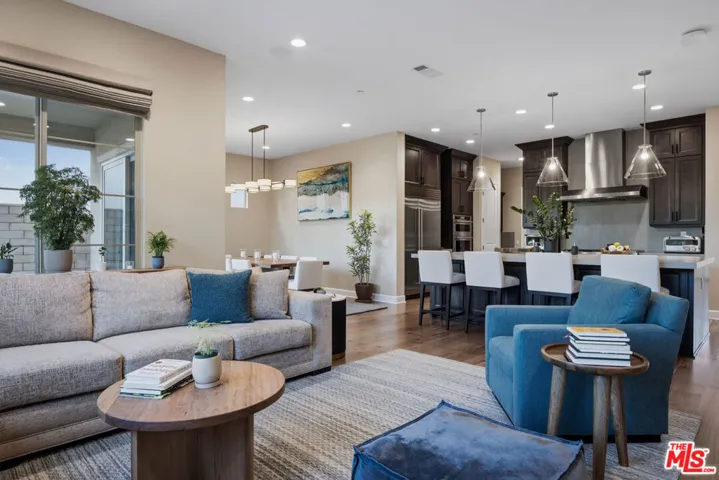 11728 Canoga Avenue, Chatsworth, California 91311