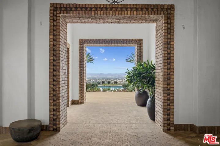 11728 Canoga Avenue, Chatsworth, California 91311