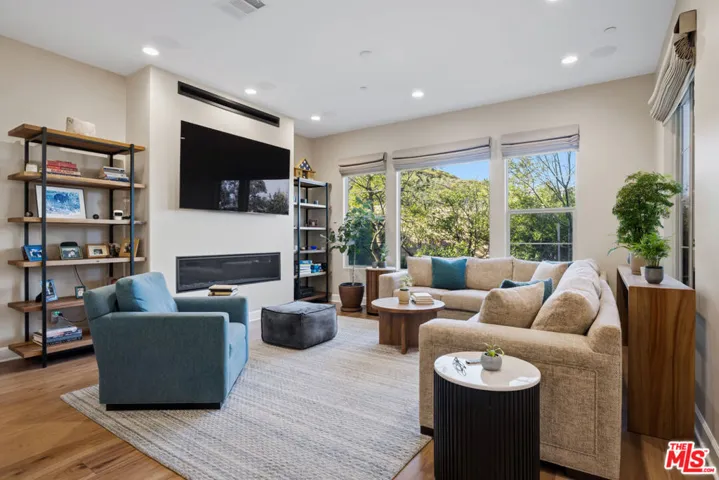 11728 Canoga Avenue, Chatsworth, California 91311