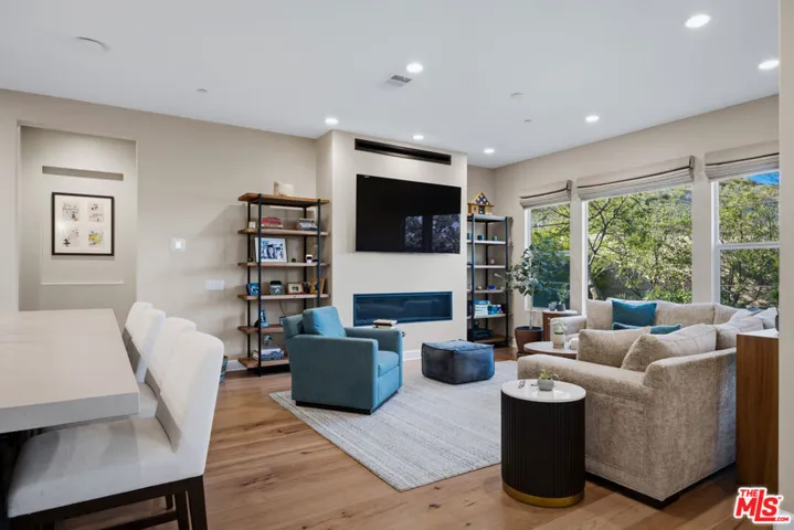 11728 Canoga Avenue, Chatsworth, California 91311