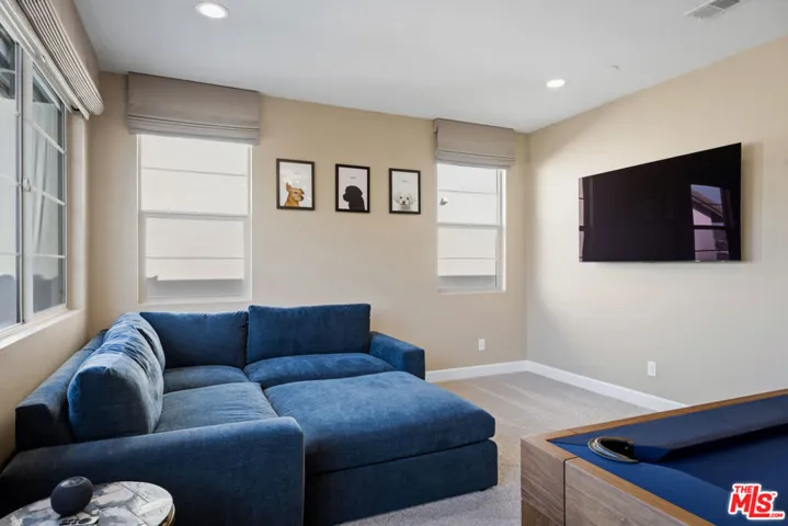 11728 Canoga Avenue, Chatsworth, California 91311