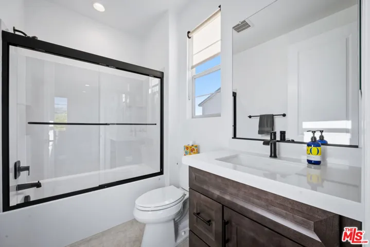 11728 Canoga Avenue, Chatsworth, California 91311