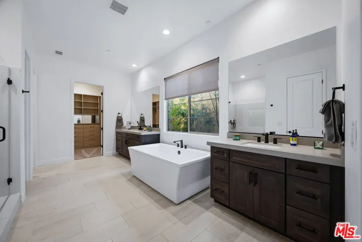 11728 Canoga Avenue, Chatsworth, California 91311