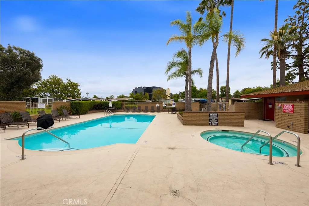 Community pool & spa.