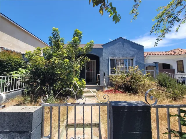 1532 Carmona, Los Angeles, California 90019