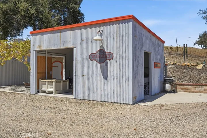 9875 Suey Creek, Santa Maria, California 93454