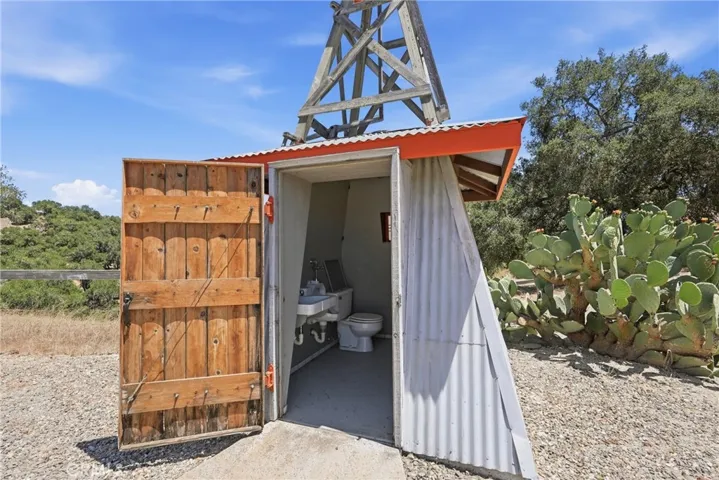 9875 Suey Creek, Santa Maria, California 93454