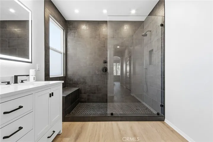 Primary En-Suite Bathroom