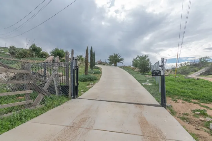 26460 Dale, Hemet, California 92545