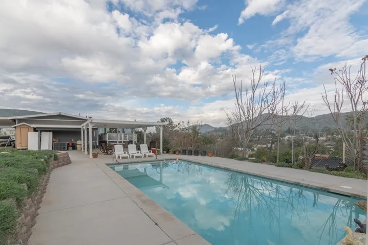 26460 Dale, Hemet, California 92545