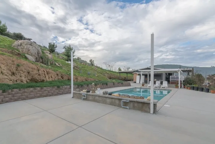 26460 Dale, Hemet, California 92545