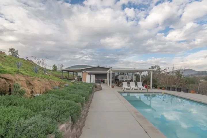 26460 Dale, Hemet, California 92545