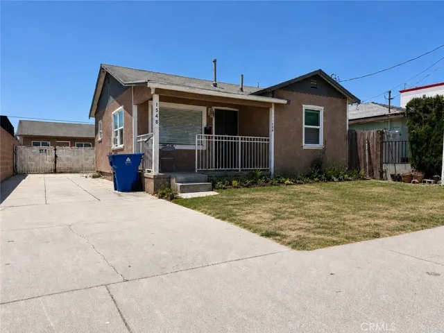 Front Side Exterior Unit 1546
