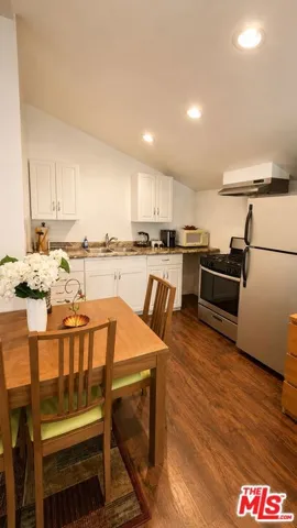 5240 Buffalo, Sherman Oaks, California 91401