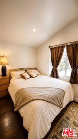 5240 Buffalo, Sherman Oaks, California 91401
