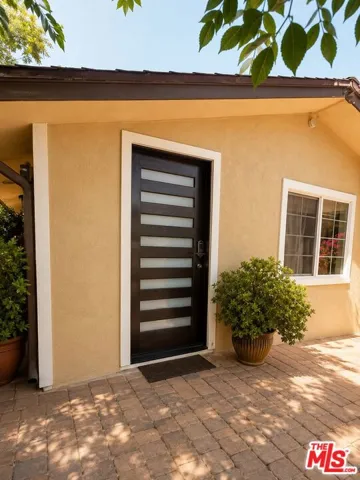 5240 Buffalo, Sherman Oaks, California 91401
