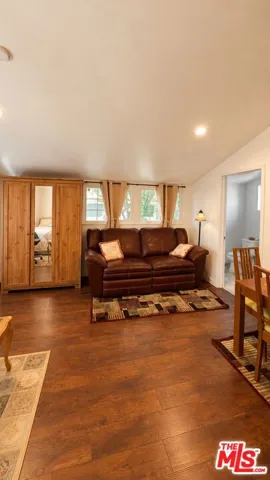 5240 Buffalo, Sherman Oaks, California 91401