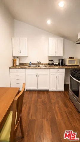 5240 Buffalo, Sherman Oaks, California 91401