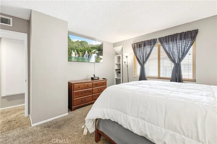 17955 River Circle 4, Canyon Country, California 91387