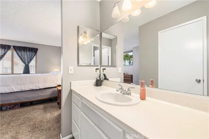 17955 River Circle 4, Canyon Country, California 91387