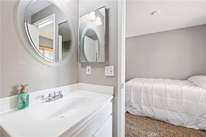 17955 River Circle 4, Canyon Country, California 91387