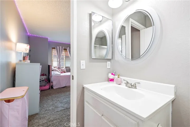 17955 River Circle 4, Canyon Country, California 91387