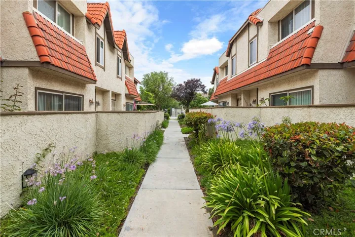 17955 River Circle 4, Canyon Country, California 91387