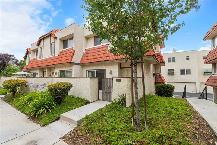 17955 River Circle 4, Canyon Country, California 91387