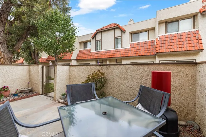 17955 River Circle 4, Canyon Country, California 91387