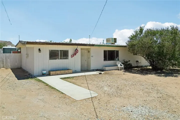 13207 Nicola Road, Apple Valley, California 92308