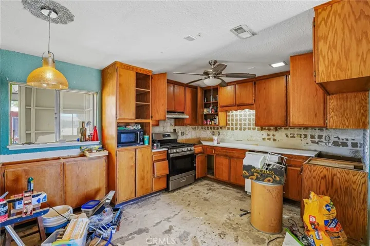 13207 Nicola Road, Apple Valley, California 92308