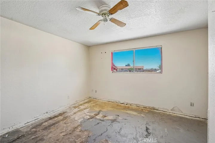 13207 Nicola Road, Apple Valley, California 92308