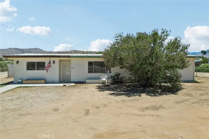 13207 Nicola Road, Apple Valley, California 92308